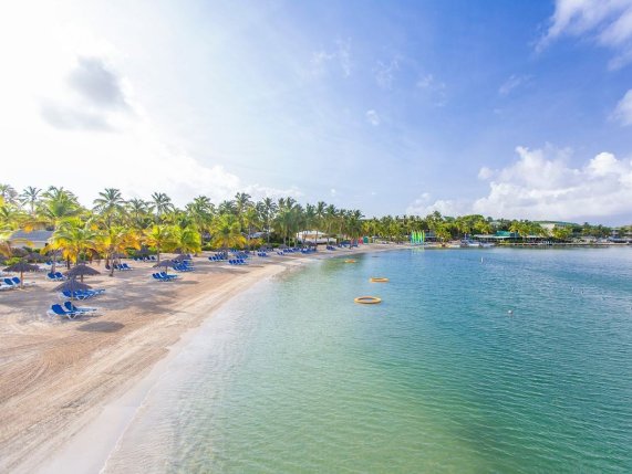 St James's Club hotel water front